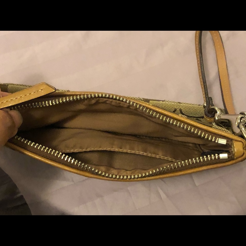 Coach signature wristlet - Picture 4 of 6